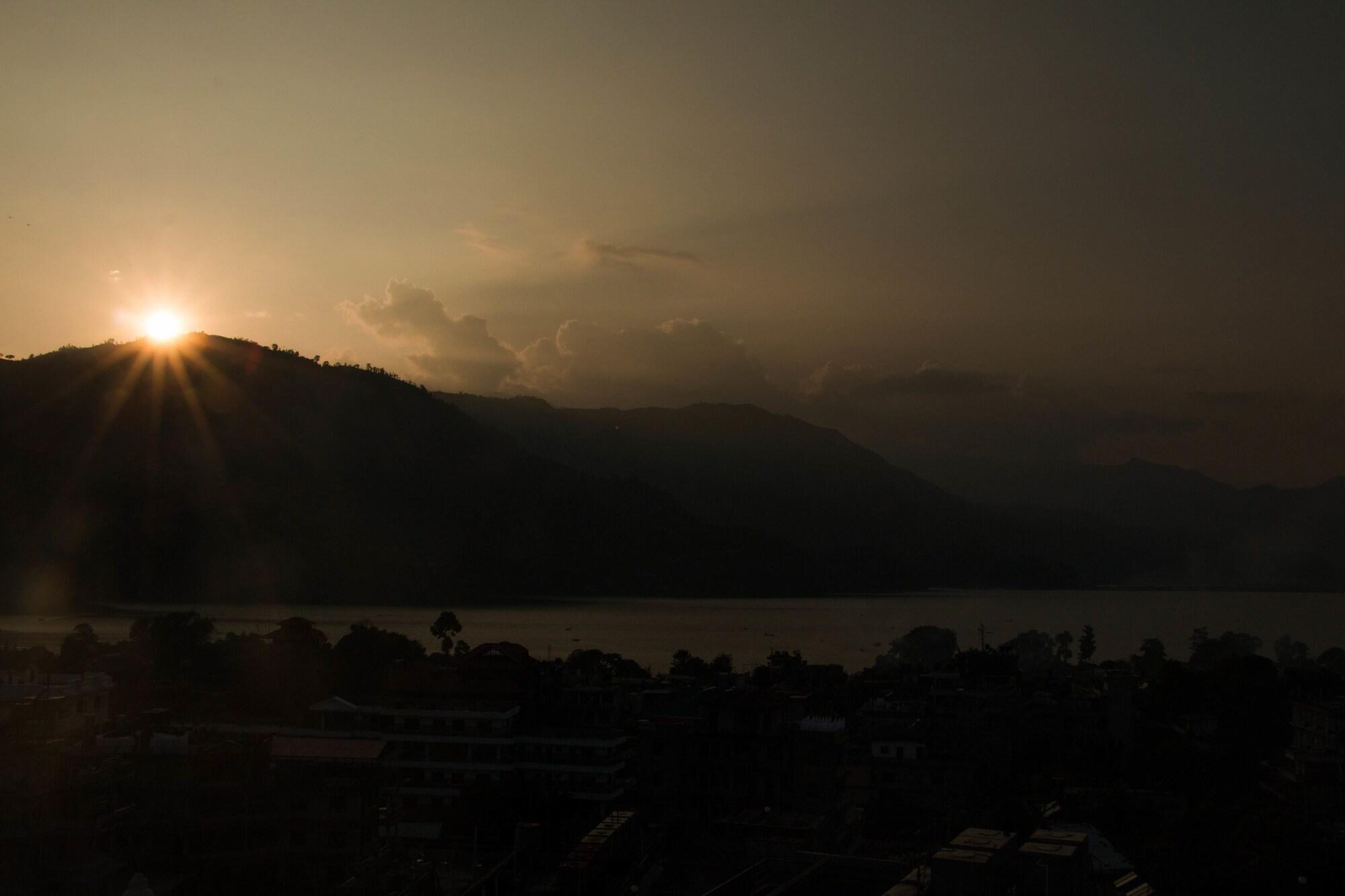 Hotel River Park Pokhara Dış mekan fotoğraf