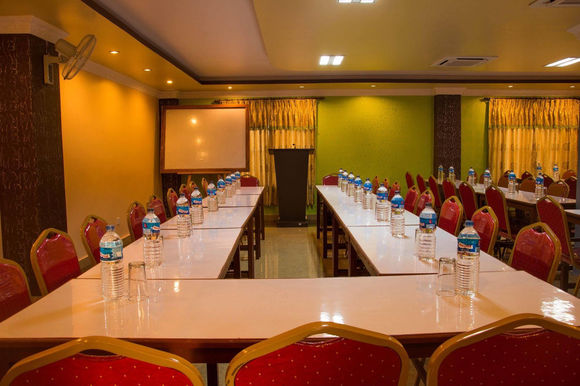 Hotel River Park Pokhara Dış mekan fotoğraf
